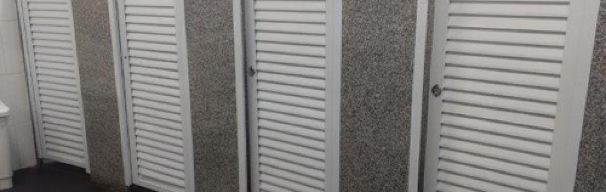 Portas E Divisórias Sanitárias