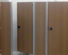 Divisória Para Banheiros De Estádios