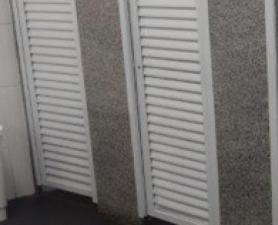 Portas E Divisórias Sanitárias